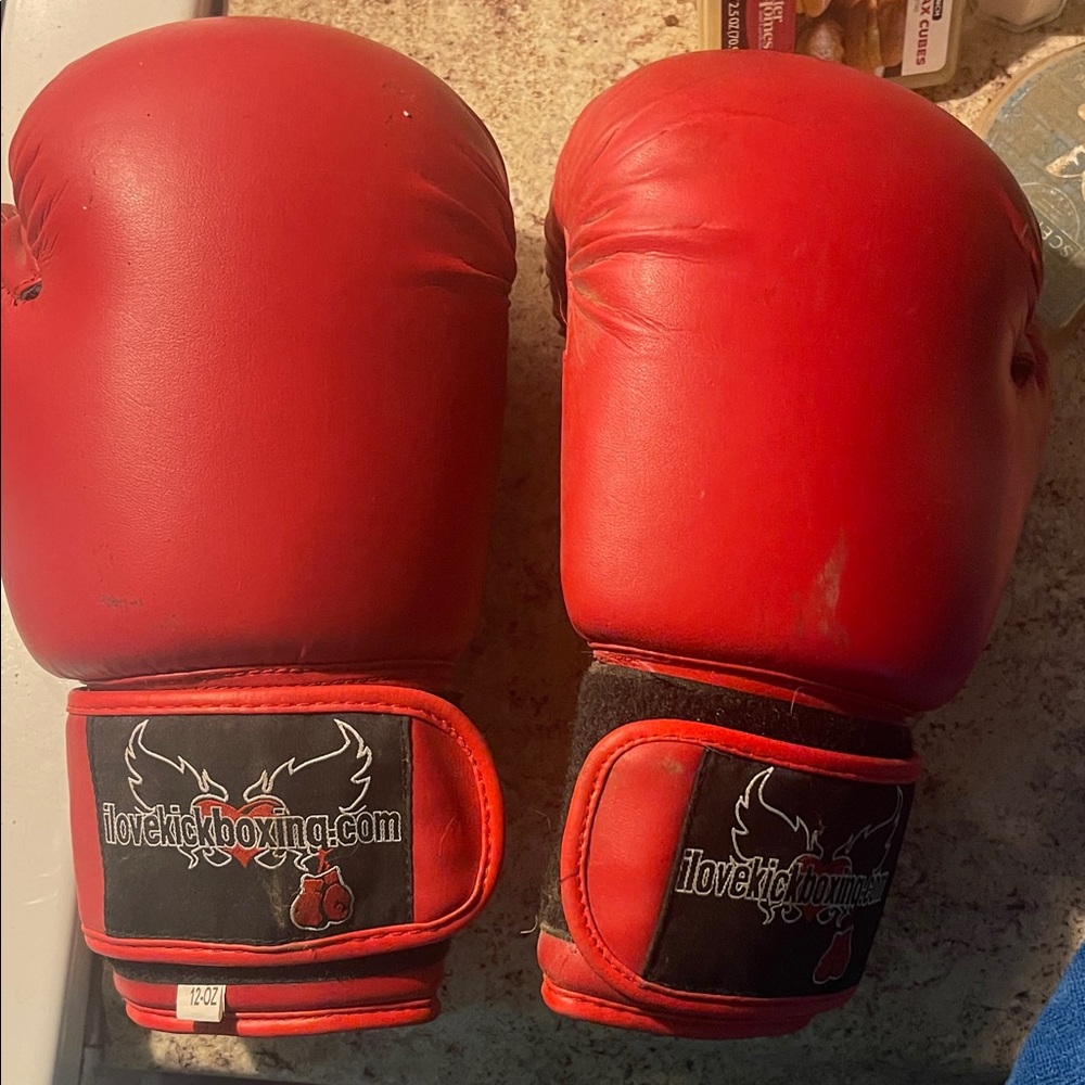 Red Boxing Gloves by iLoveKickboxing